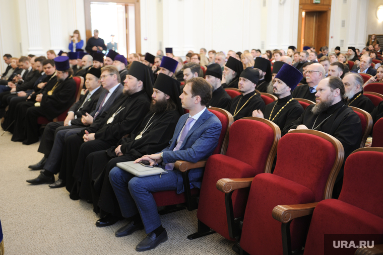 Открытие регионального отделения Всемирного русского народного собора с участием миллиардера, владельца телеканала «Царьград» и митрополита Челябинского и Миасского Григория. Челябинск, участники форума, епископ викентий, епископ зосима
