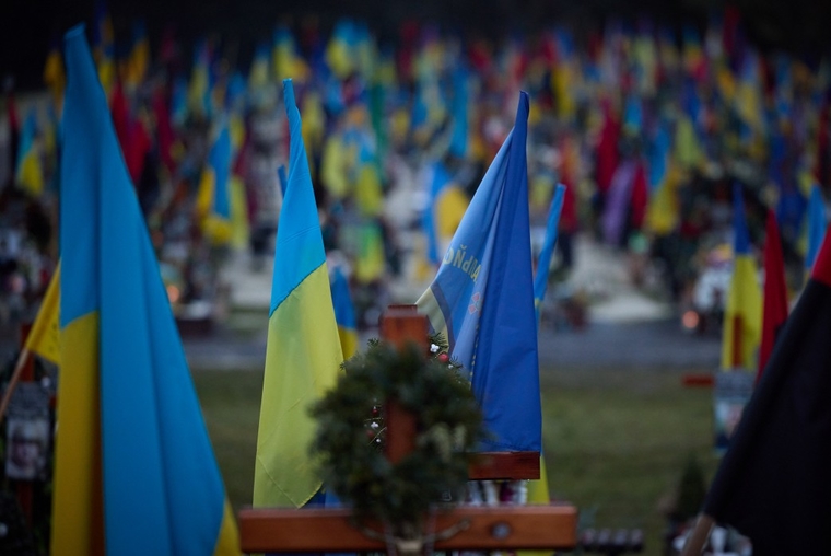Официальный сайт президента Украины.stock Москва, флаг украины, украина, военное кладбище, stock