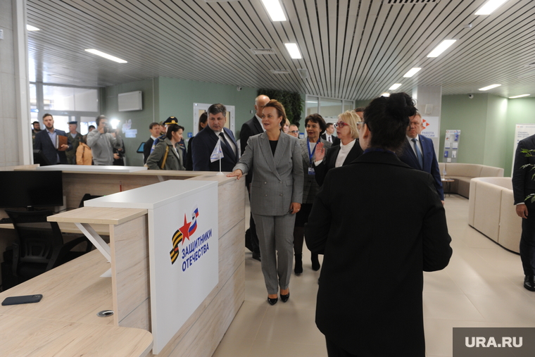 Гостям провели экскурсию по помещениям единого центра