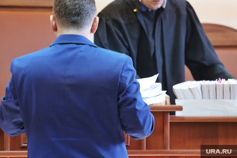 Судебное заседание по избранию меры пресечения Курпишеву Ивану и Штингер Александру. Курган, прокурор, документы, зал заседания, зал суда, папка, судья, суд, судебный процесс, судебные дела, прокурор, прокурор в суде