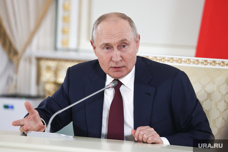 Президент России Владимир Путин на итоговой пресс-конференции саммита "Россия-Африка". Санкт-Петербург, путин владимир