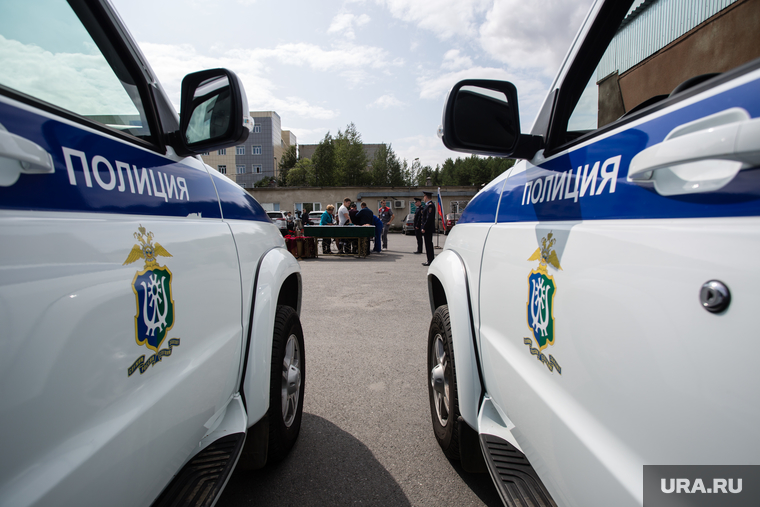 Прощание с убитым полицейским. Сургут, полицейская машина, герб югры, полиция