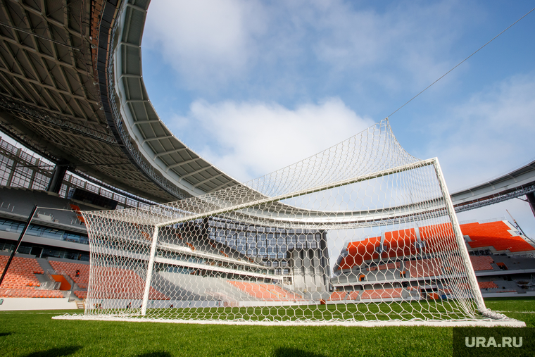 Визит делегации FIFA на стройплощадку Екатеринбург-Арены (ex. Центральный стадион). Екатеринбург, футбольное поле, центральный стадион, футбольные ворота, екатеринбург арена