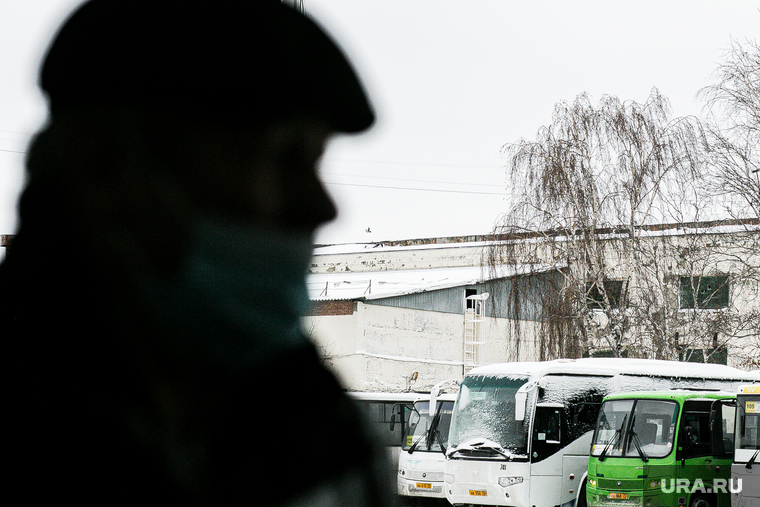 Автовокзал. Тюмень, мошенник, автовокзал, бандит, преступник, автобус, вор, силуэт