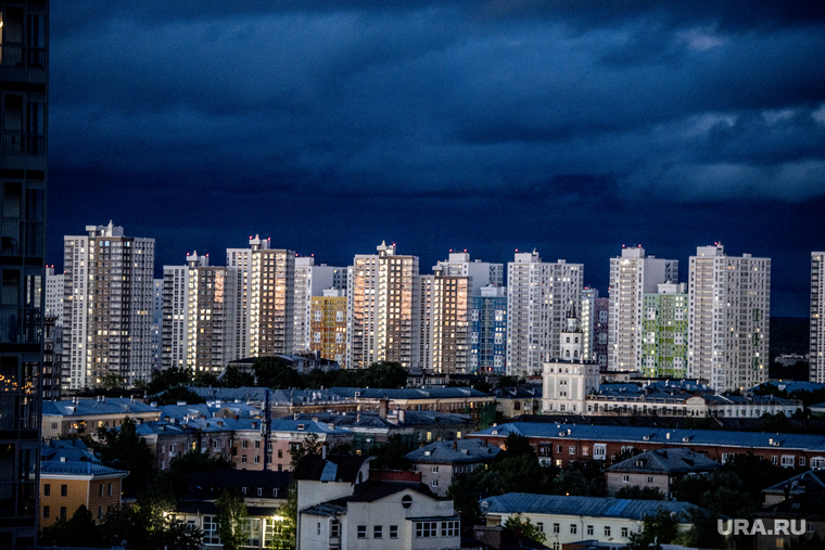 Погода. Пермь, многоэтажка, погода, облака, гроза, пасмурно, тучи, жилье, новостройка