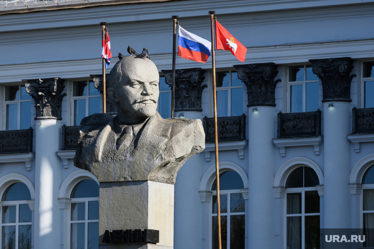 Виды Перми, бюст ленина, улица уральская