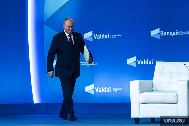 Владимир Путин на пленарной сессии Валдайского дискуссионного клуба. Сочи, путин владимир