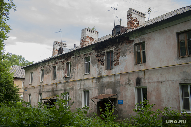 Липовая гора. Пермь, старый дом, уборка, двухэтажка, аварийное жилье