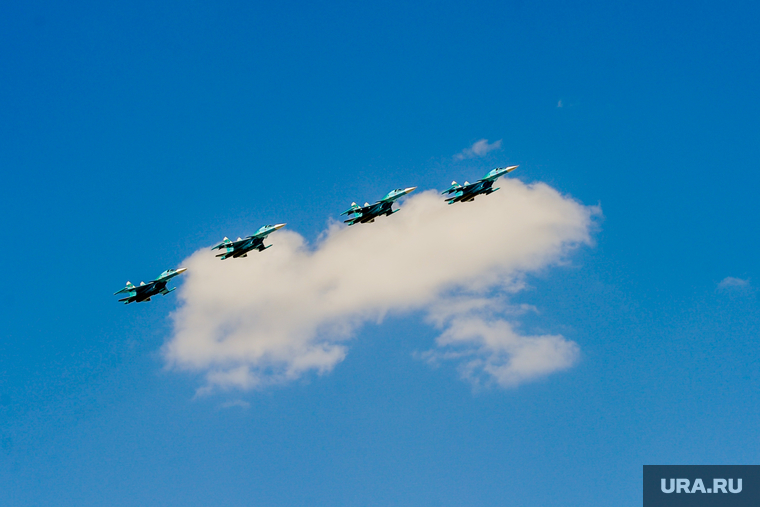 Празднование Дня Победы. Челябинск, су34, бомбардировщик, су-34