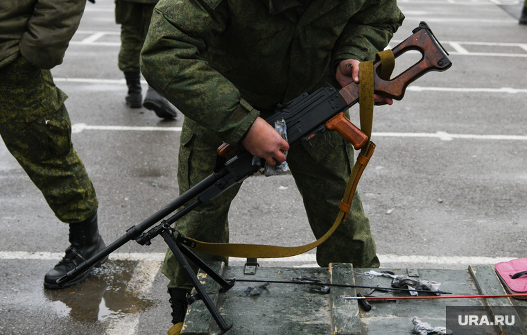 Учебный центр Елань. Екатеринбург, чистка оружия, военная подготовка, военный призыв, призыв в армию, ручной пулемет