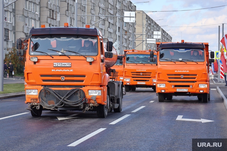 Первыми по новой дороге в Кургане проехала строительная техника