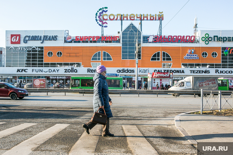 Люди в масках. Тюмень, прогулка, тц солнечный, улица пермякова