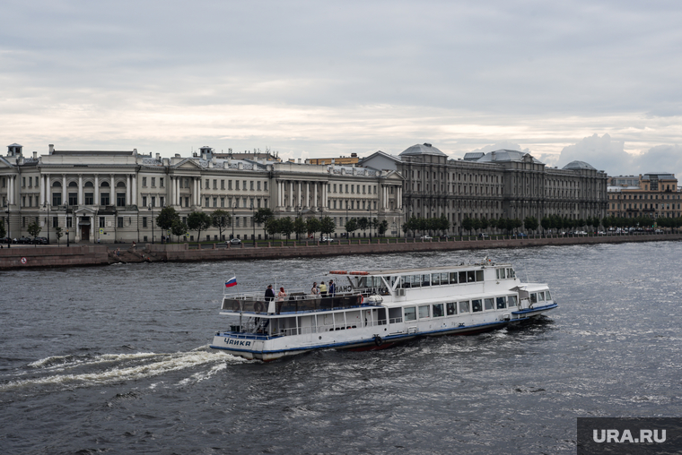 Виды Санкт-Петербурга и Кронштадта. Санкт-Петербург, нева, корабль, пароход, санкт-петербург, судно, река кама, водный туризм, речные прогулки, санкт петербург