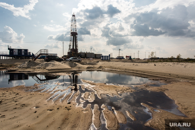 Нефтяная буровая. Ноябрьск, буровая, нефть, добыча нефти, нефтяная вышка