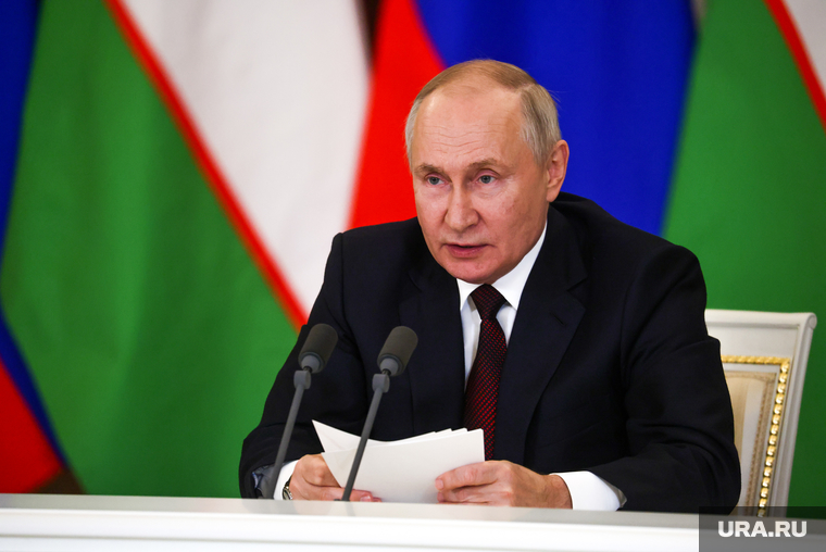 Владимир Путин и Шавкат Мирзиёев на совместном заявлении в Кремле. Москва, путин владимир