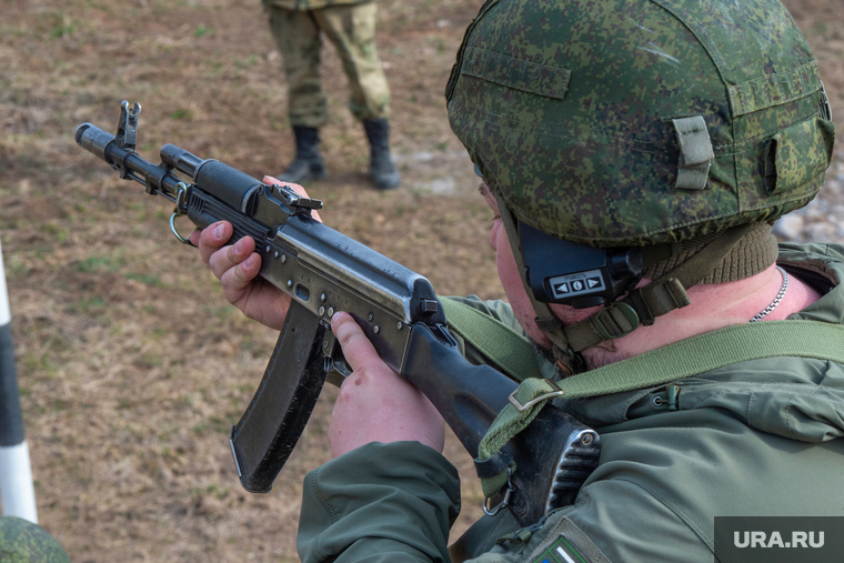 Военная подготовка к службе в зоне СВО. Центр Стрелец.Пермь, автомат калашникова, оружие, стрелки, спецназ, чвк, вс рф, сво, армия россии, штурмовики, военный