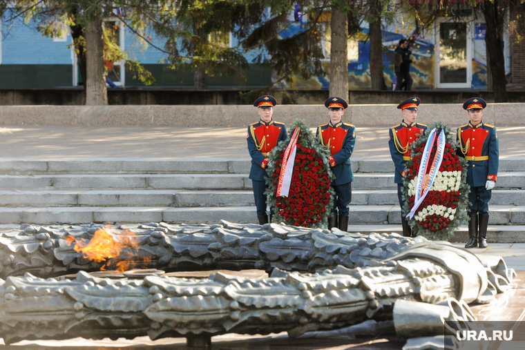 У мемориала павшим в ВОВ «Вечный огонь» возложили венки от каждой из сторон