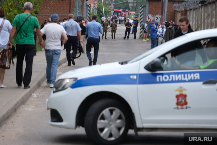 Последствия взрыва в городе Сергиев Посад. Московская область, полицейский автомобиль, оцепление