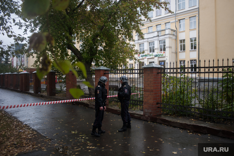 Угроза минирования главпочтамта и школы №69. Екатеринбург, эвакуация, происшествие, чрезвычайное происшествие, полиция, оцепление