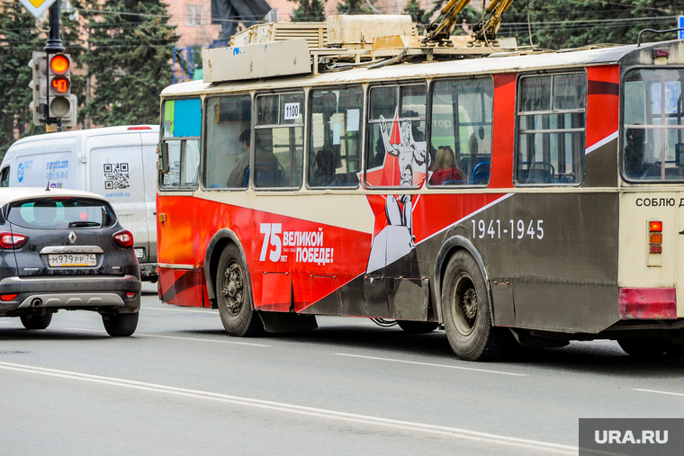Пустой город. Обстановка в городе во время эпидемии коронавируса. Челябинск, троллейбус, 75лет победы