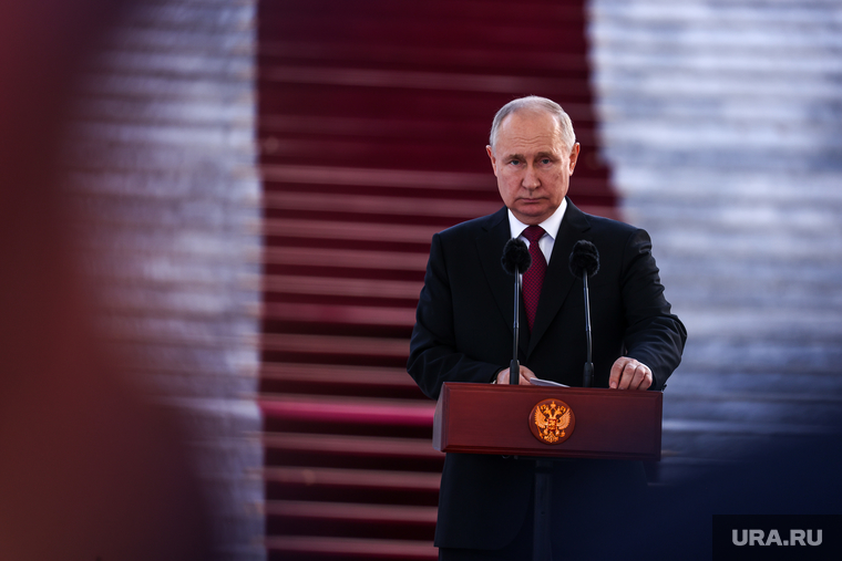 Владимир Путин на торжественном построении, посвященном 20-летию авиабазы в Киргизстане. Бишкек, путин владимир