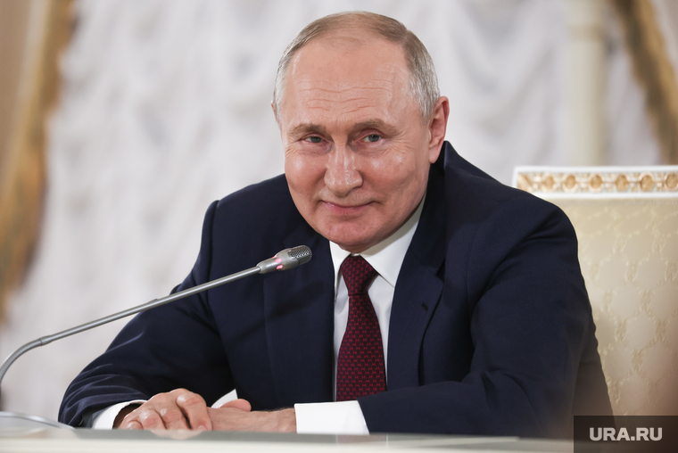 Президент России Владимир Путин на итоговой пресс-конференции саммита "Россия-Африка". Санкт-Петербург, путин владимир