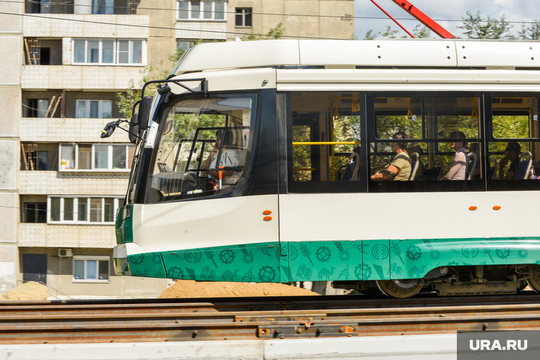 Ленинградский мост по улице Труда. Челябинск, транспорт, дорожное движение, трамвай