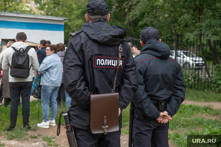 Пикет жителей на улице Цветная. Пермь, патруль полиции
