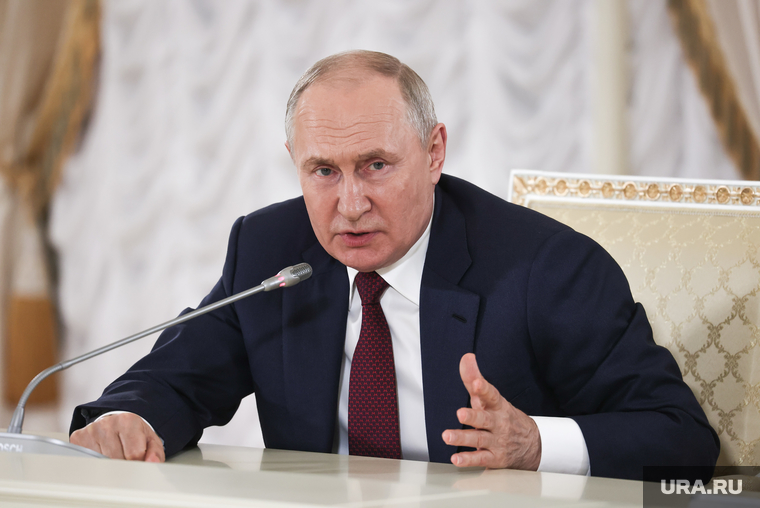 Президент России Владимир Путин на итоговой пресс-конференции саммита "Россия-Африка". Санкт-Петербург, путин владимир