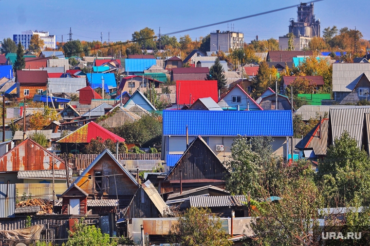 Город. Курган, дача, крыши, частный сектор, дома