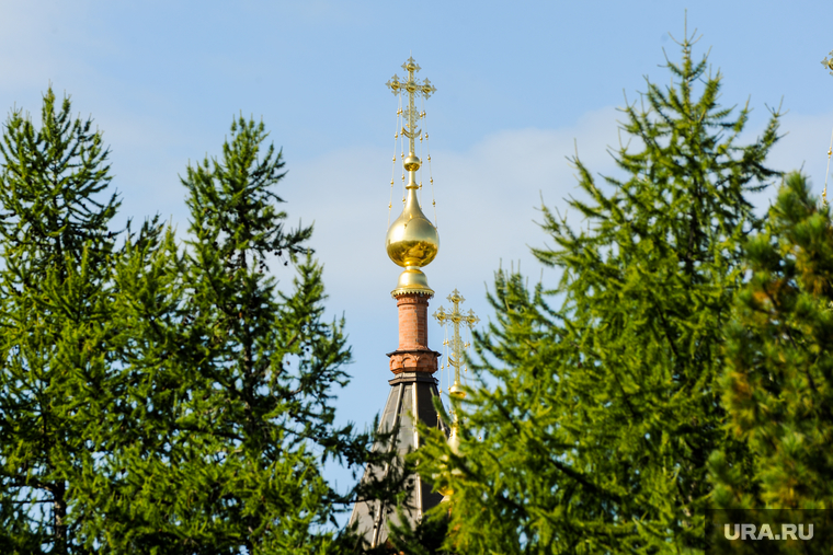 Золотая осень, Бабье лето. Челябинск, крест, церковь, храм александра невского, вера, купол, шпиль, рпц, религия