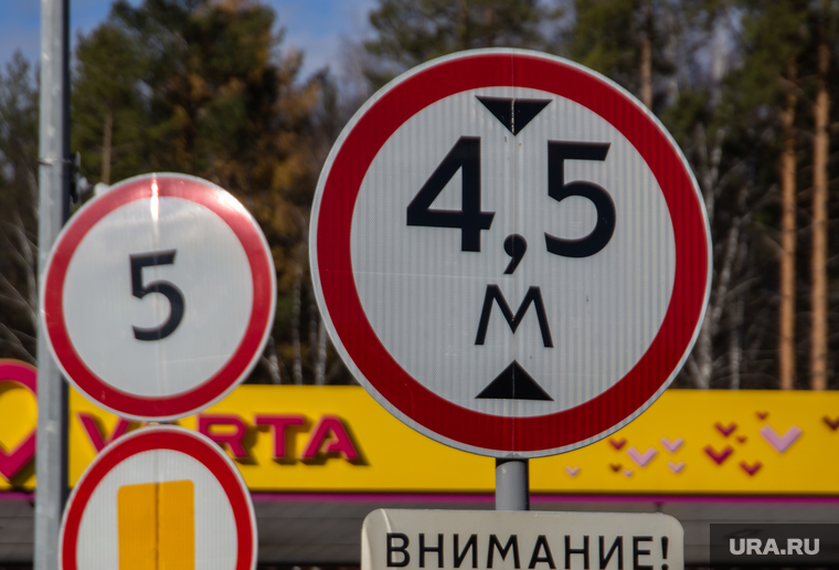Путинский автобан Р-242 «Пермь – Екатеринбург». Свердловская область, дорожные знаки, мусорный бак, автозаправка, азс varta