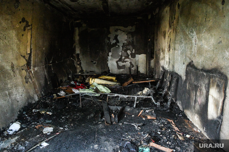 Последствия пожара в жилом доме на улице Стахановская, 51а. Екатеринбург, последствия пожара, последствия взрыва, поврежденная квартира, взрыв в квартире