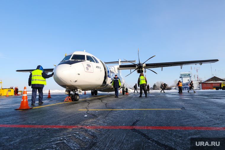Споттинг. Курган, снег, аэропорт, зима, зал ожидания, utair, ожидание, споттинг, пассажиры, аэроквокзал, атр72