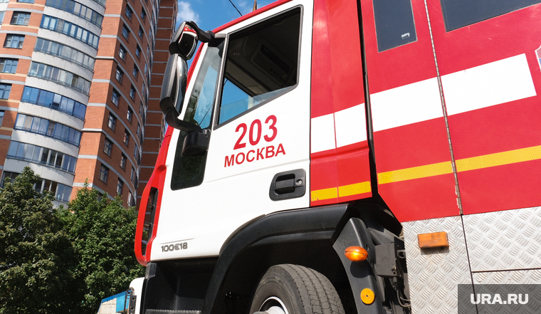 Последствия атаки БПЛА по адресу Ленинский проспект 92к1. Москва, пожарный автомобиль, спецтранспорт, пожарные
