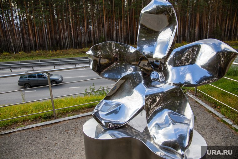 Путинский автобан Р-242 «Пермь – Екатеринбург». Свердловская область, цветок, скульптура, китай, дружба, ново московский тракт, екатеринбург , гуанчжоу, побратимские отношения, город цветов гуанчжоу, капок