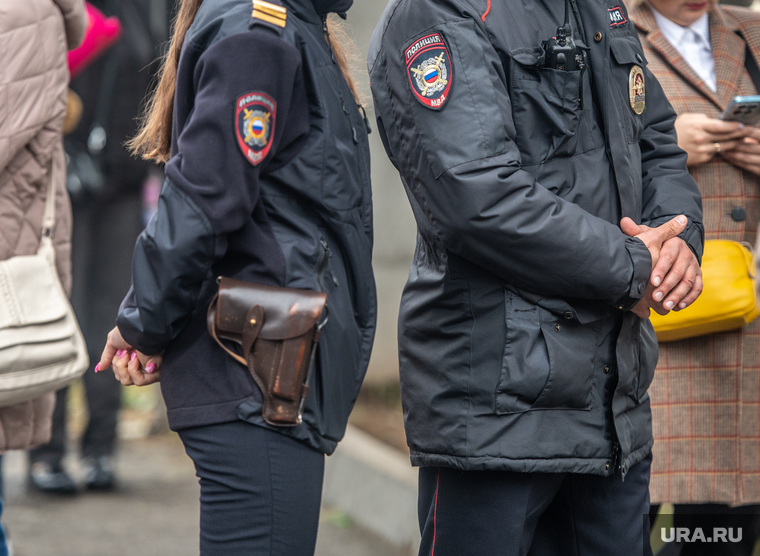 День знаний. 1 сентября в школе Точка. Пермь, мвд, безопасность, табельное оружие, полиция, полицейский патруль, кабура пистолета
