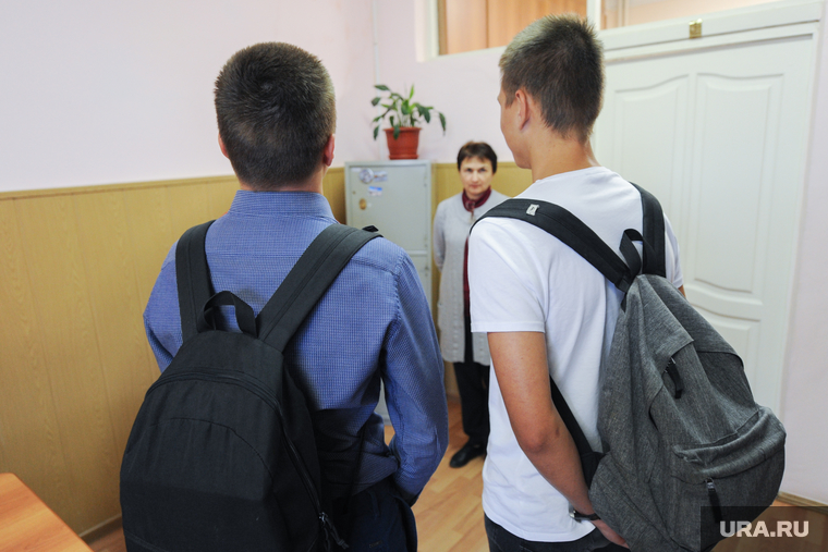 Школа в селе Долгодеревенское, где пикетировали старшеклассники. Челябинская область