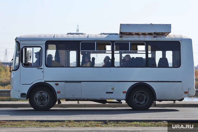 Город. Строительство бассейна для студентов КГУ. Проспект Голикова. Курган, автобус, пассажиры