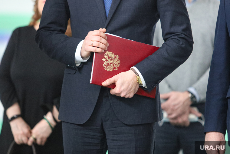 Открытие на СКТБ «Курганприбор» производства полистирольной пленки. Курган
, депутат, чиновники, совещание, герб россии, папка губернатора, деловые бумаги