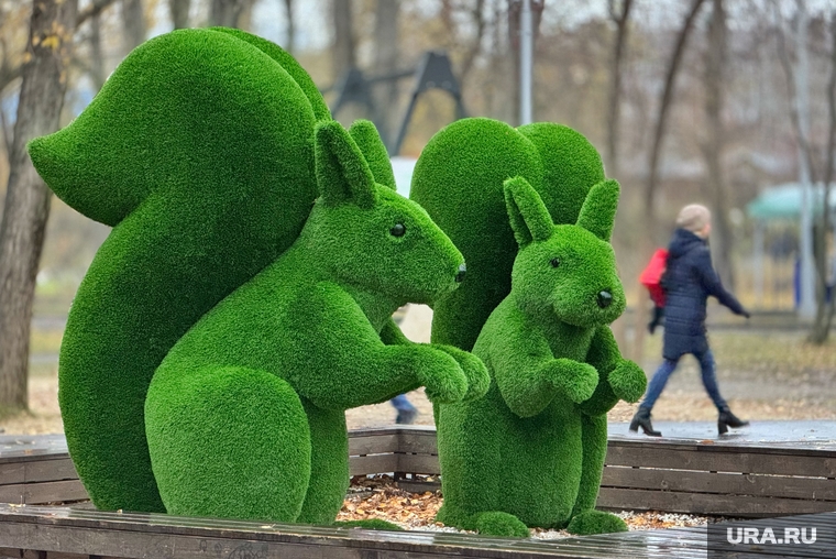 Зеленые белки. Топиарии в ЦПКиО. Курган, Топиарии, белки