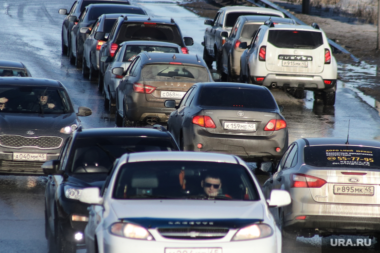 Галкинский мост. Курган, затор на дороге, машины, автомобильные пробки