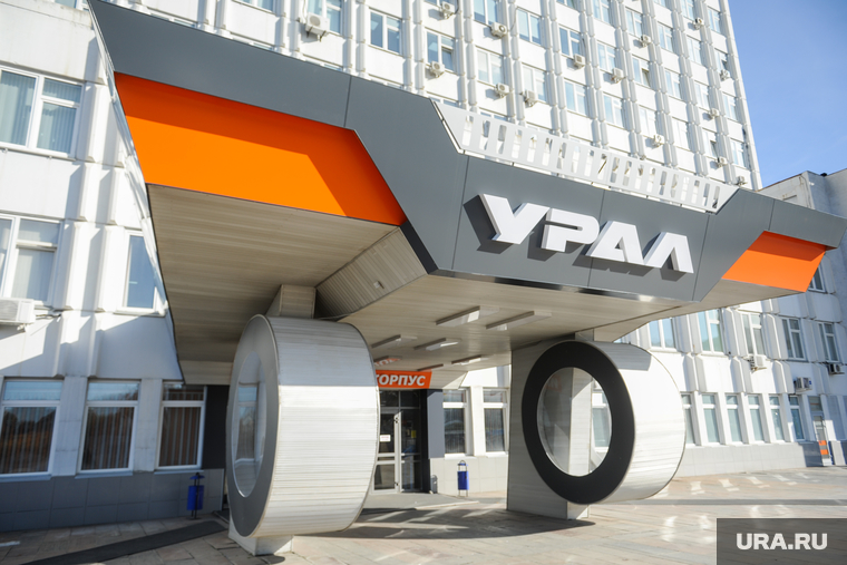 Депутаты заксобрания  на автозаводе «Урал» в Миассе. Челябинск, уралаз, проходная, автозавод урал