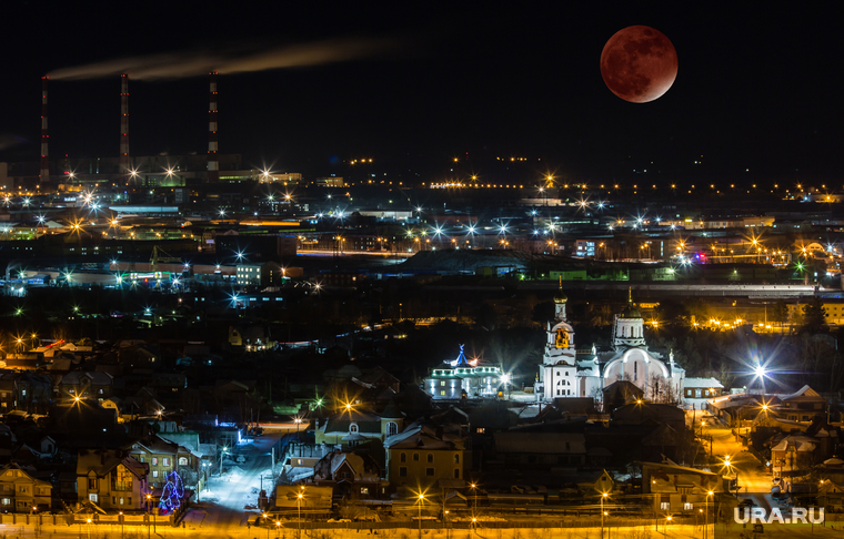 Город ночью. Сургут, город сургут, ночь, ночной город, огни города, суперлуние, фотошоп, красная луна, православный храм святителя николая чудотворца, городской пейзаж