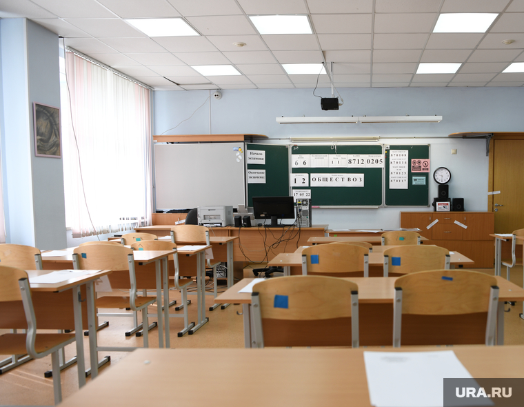 Федеральный тренировочный экзамен в школе №200 - ЕГЭ по обществознанию и английскому языку. Екатеринбург , кабинет, школьный класс, школа