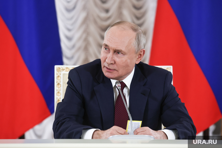 Президент России Владимир Путин на итоговой пресс-конференции саммита "Россия-Африка". Санкт-Петербург, путин владимир