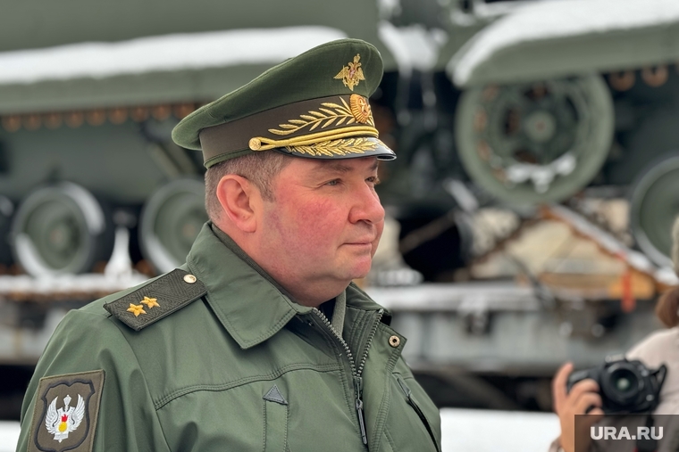 На отправке присутствовал начальник главного автобронетанкового управления Минобороны РФ Александр Шестаков