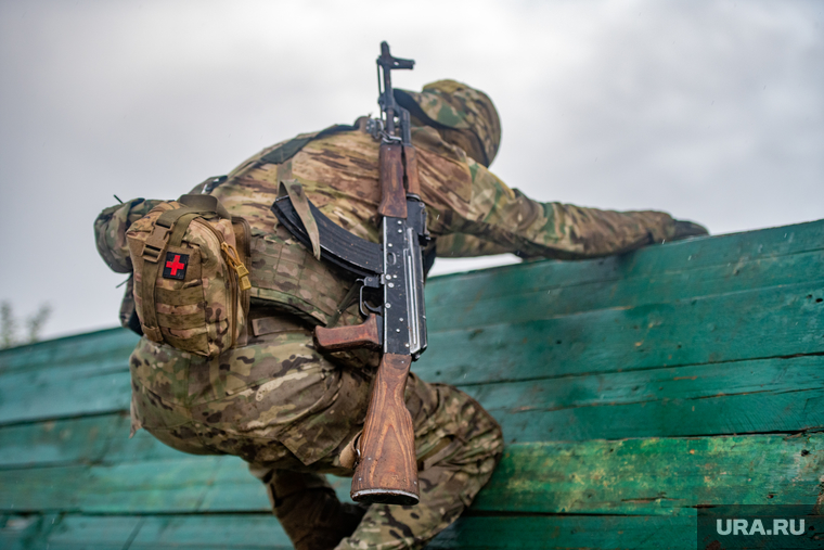 Подготовка к военной службе в зоне СВО. ЦВСП Стрелец. Пермь, полоса препятствий, преодоление препятствий, штурм, боевое слаживание, нвп, военная тренировка, учения на полигогне