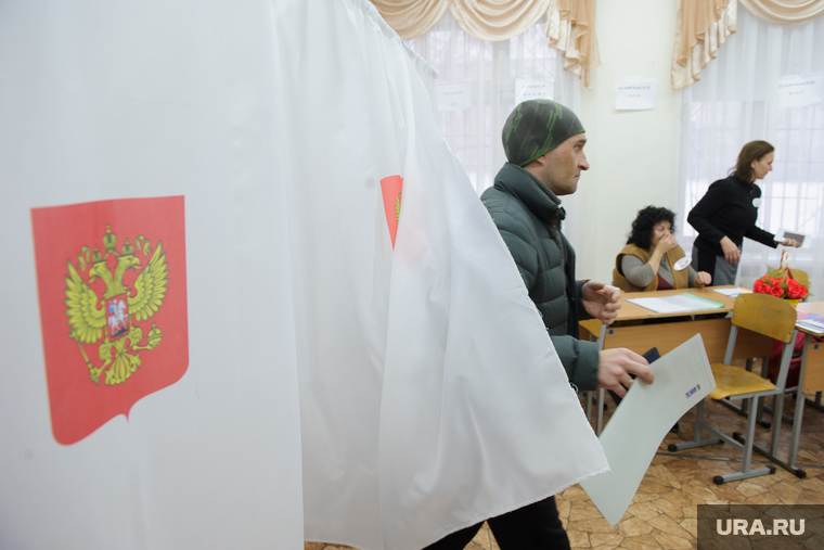 ВЫБОРЫ 2018. Голосование на выборах Президента Российской Федерации в Екатеринбурге, кабинки для голосования, топ, избирательный участок, звездочка, выборы 2024