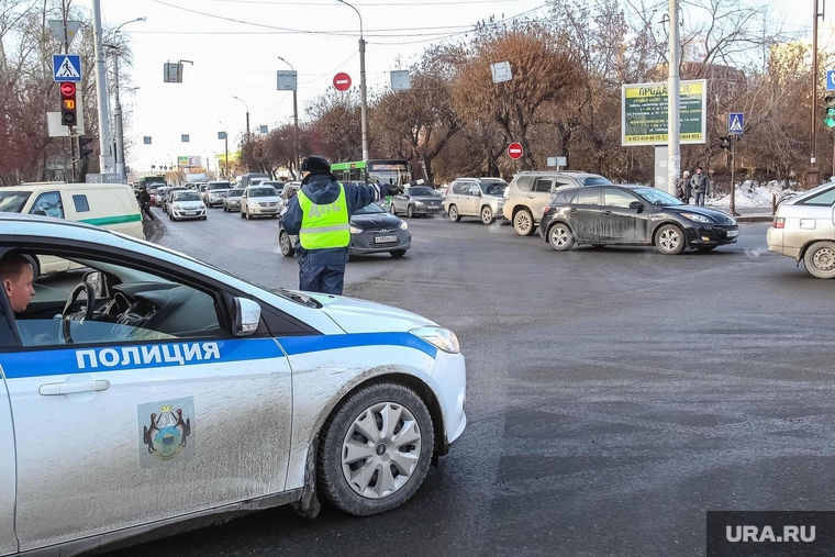 7 ноября. 2014 год. Тюмень, регулировщик дорожного движения